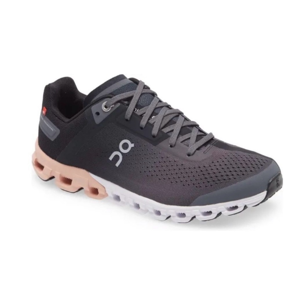 On Cloud, Cloudflow running women’s sneakers, black and gray, size 9.5